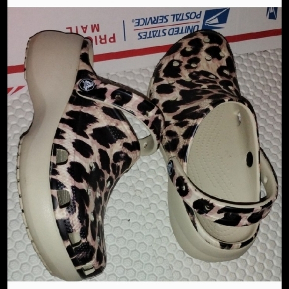 CROCS Classic Beige Clogs - Picture 2 of 4